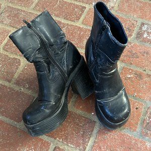 VINTAGE 90's PLATFORM BOOTS
